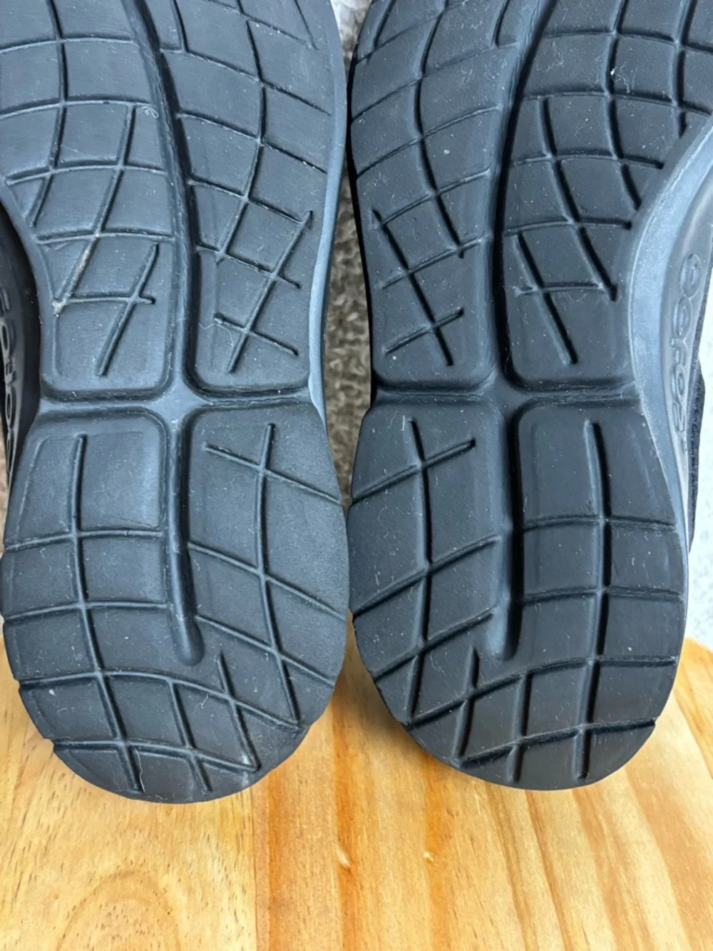 Oofos Shoes Womens 10 Black OOmg eeZee Low Slip on Recovery Sneakers